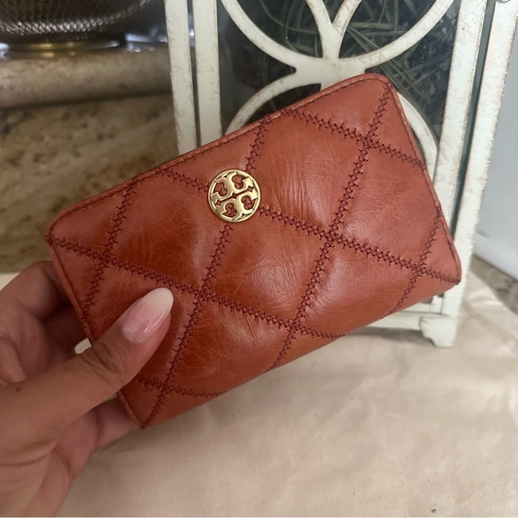 NWT Tory Burch WILLA GLAZED MEDIUM WALLET DARK WHISKEY - Picture 3 of 6